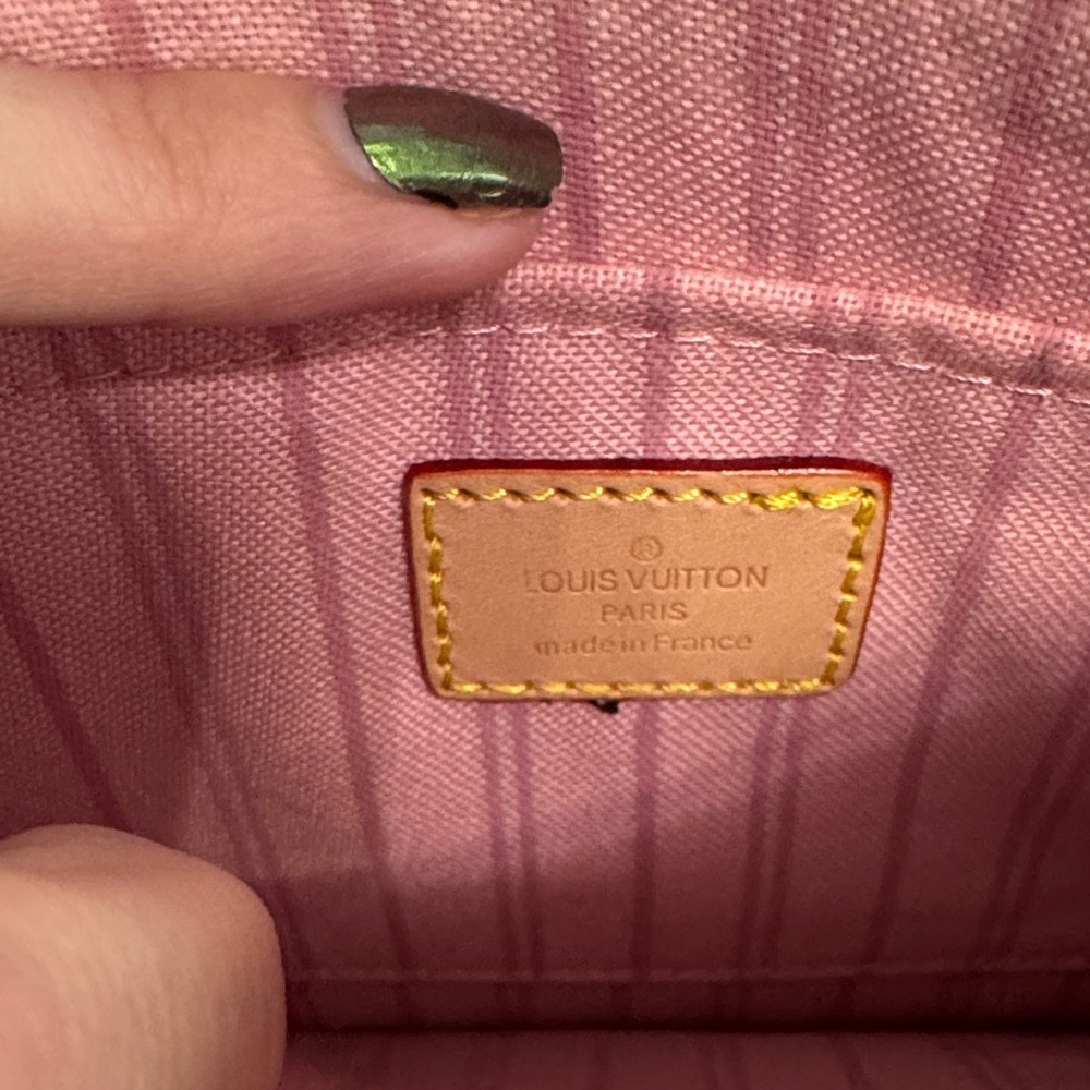 Monogram Wristlet with pink interior - Picture 5 of 12